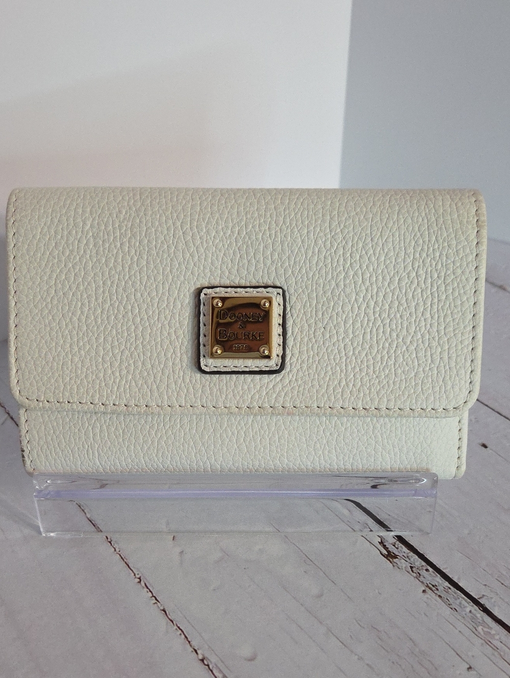 Dooney &Bourke Pebble Grain Flap Wallet NWT